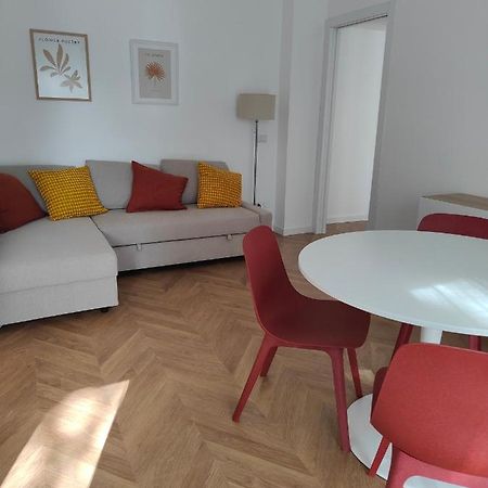 شقة Elegante Bilocale A Milano Con Balcone المظهر الخارجي الصورة