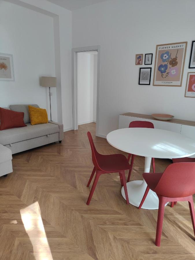 شقة Elegante Bilocale A Milano Con Balcone المظهر الخارجي الصورة