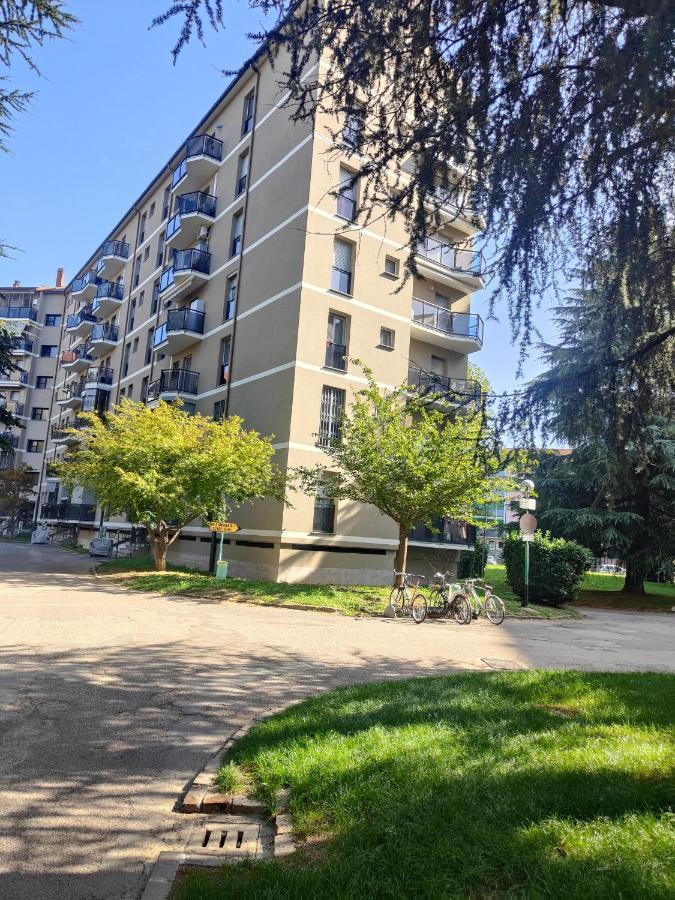 شقة Elegante Bilocale A Milano Con Balcone المظهر الخارجي الصورة