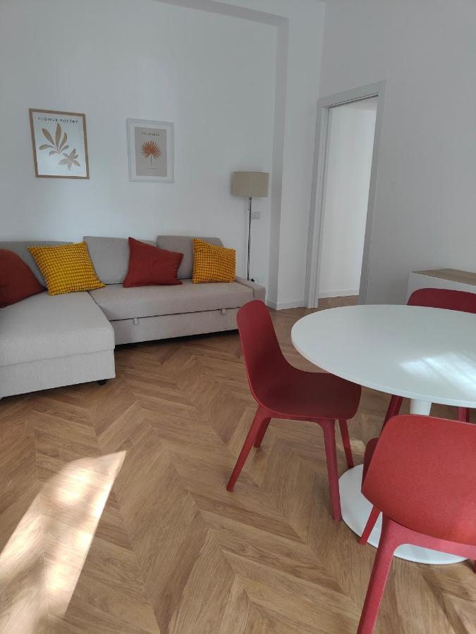 شقة Elegante Bilocale A Milano Con Balcone المظهر الخارجي الصورة